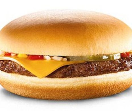 IMAGINEA care i-a şocat pe clienţii McDonald's. Nu o să-ţi vină să crezi cum arăta un cheeseburger după doi ani. Ai mânca aşa ceva?