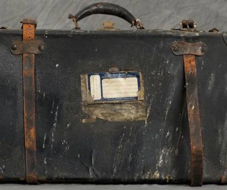Inimaginabil: Ce conţin ULUITOARELE valize dintr-un spital DE NEBUNI abandonat | GALERIE FOTO
