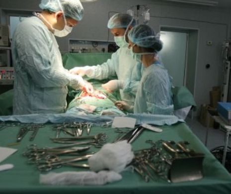 Intervenţie chirugicală la inimă realizată în premieră în România