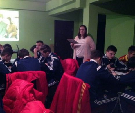 Naționala României Under 17 ia lecții de limba engleză