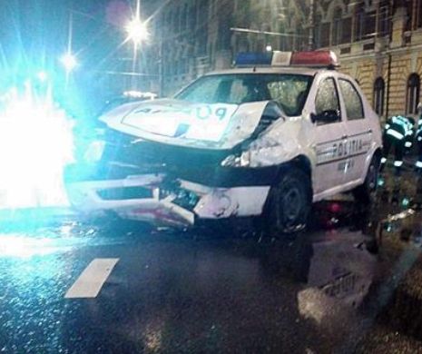 O mașină de poliție a fost implicată într-un grav accident de circulație în centrul Clujului