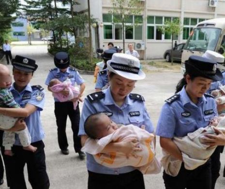 Polițiștii au salvat 37 de NOU-NĂSCUȚI din mâinile TRAFICANȚILOR de copii