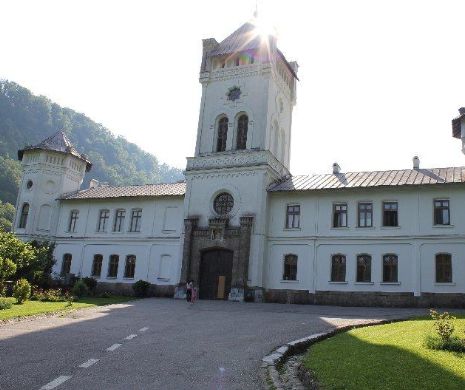 Tismana, o mânăstire cât toată averea României