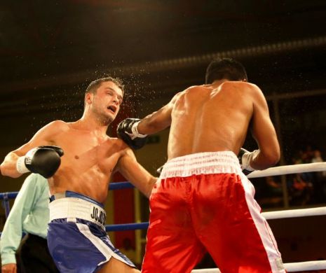 Un boxer român va lupta pentru titlul IBF