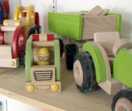 Un primar din Iași a declarat război ”chinezăriilor”. Vrea să fabrice jucării din lemn, cu bani europeni