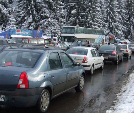 Vacanța de Sărbători s-a terminat, iar turiștii se întorc acasă. COLOANE de mașini Pe DN 1, pe Valea Prahovei