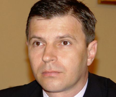 Vicepreşedintele CJ Hunedoara, arestat la domiciliu pentru corupţie, se joacă de-a demisia