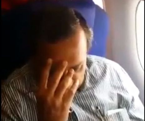 A hărţuit o femeie în avion şi a suferit cea mai mare UMILINŢĂ a vieţii sale. Reacţie de milioane a pasagerei | VIDEO