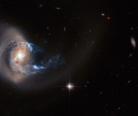 CANIBALISM GALACTIC. Vezi cum se DEVOREAZĂ galaxiile între ele | VIDEO