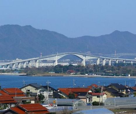 Cum arată podul cu COCOAȘĂ din Japonia. Te-ai încumeta să mergi cu mașina pe el? | Galerie Foto