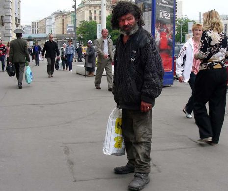 DE GROAZĂ. Au ucis mai multe persoane fără adăpost pentru a "CURĂŢA" oraşul. Homless în Moscova | GALERIE FOTO