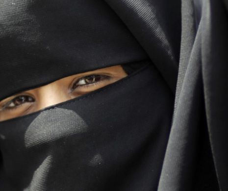 Din GHIDUL pentru femeile din ISIS: Fetele se pot căsători la 9 ANI şi nu trebuie să părăsească CELULA din casă | VIDEO