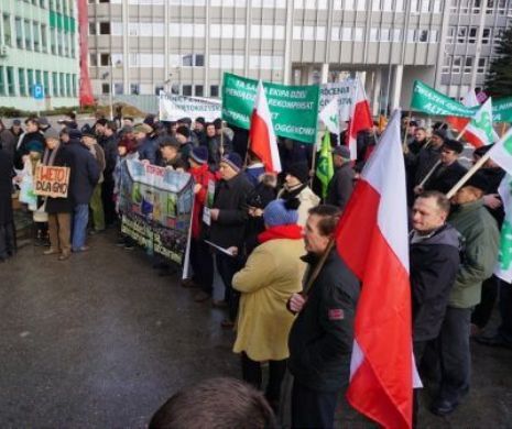 Fermierii polonezi fac revoluție în stradă: Nu vor cu nici un preț ca străinii să le cumpere terenurile