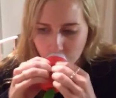 I-a distrus BUZELE. În ce hal poate să arate o tânără după ce a folosit aparatul de mărire a buzelor: "Doamne, ce am facut?" | VIDEO FOTO