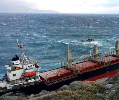 Marinarul român de pe nava eşuată în Grecia a fost salvat şi vine acasă