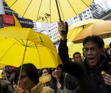 MII de oameni au ieşit din nou în stradă la Hong Kong. Umbrelele GALBENE, simbol al prodemocraţiei au umplut centrul metropolei