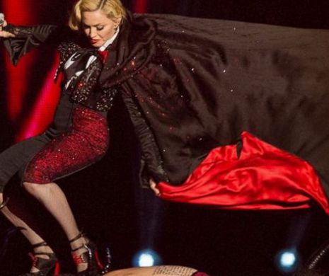 Moment JENANT pentru Madonna. Ce-a pățit DIVA pop la ceremonia Brit Awards 2015 | VIDEO
