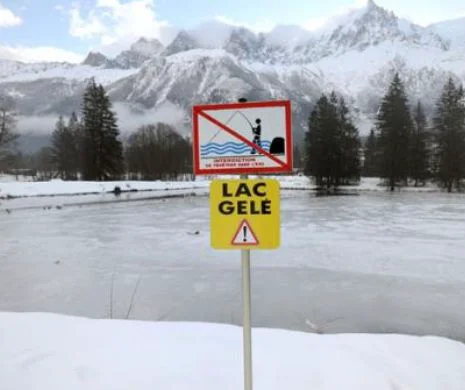 Tragedie la patinaj. Gheața unui lac s-a spart și a înghițit doi adolescenți.VIDEO