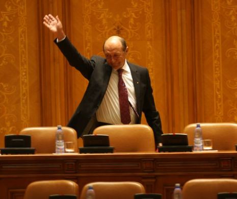 Traian Băsescu: Trebuie făcut ceva pentru salarizarea demnitarilor