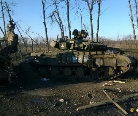 Trei soldaţi ucraineni au murit după un atac al rebelilor. Poroşenko denunţă încălcarea armistiţiului din Ucraina