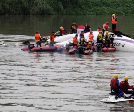 Un AVION TransAsia Airways s-a prăbuşit într-un râu. Aeronava avea la bord 58 de oameni | VIDEO