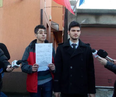 VICTORIE a elevilor constănţeni în lupta cu Radu Mazăre. A cedat, le subvenţionează transportul în comun