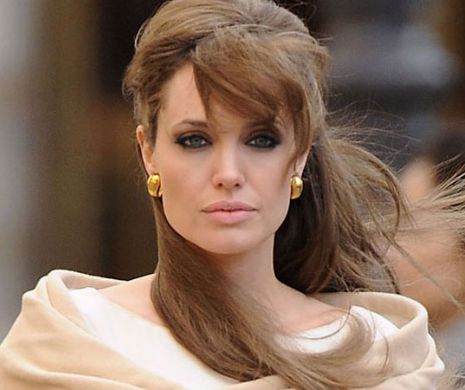 Angelina Jolie a suferit o operaţie de extirpare a ovarelor. Mărturii cutremurătoare după intervenţia chirurgicală