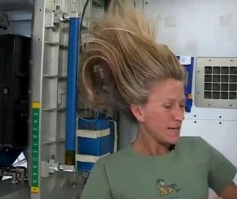 Cum se SPALĂ pe cap astronauții. IMAGINI spectaculoase de pe Stația Spațială Internațională | VIDEO