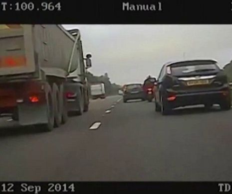 Imagini de INFARCT! Un MOTOCICLIST a fost urmărit de POLIŢIE cu 240 km/h pe autostradă | VIDEO
