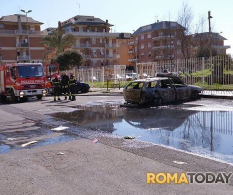 Italia: încă un caz de incendiere a unei mașini aparținând unui român. MAE a intervenit pe lângă poliția italiană