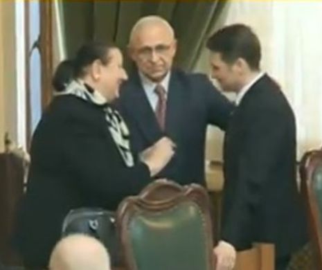 Mirul l-a salvat şi pe Dan Şova după modelul Vosganian? Imagini din timpul "ceremoniei de ungere" din Senat cu fostul ministru
