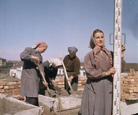 Oamenii muncii din URSS pe baricade | GALERIE FOTO