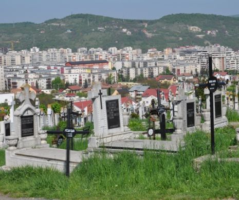 OBLIGAŢI să-şi dezgroape morţii. Situaţia fără ieşire în care se află 60 de familii din Cluj
