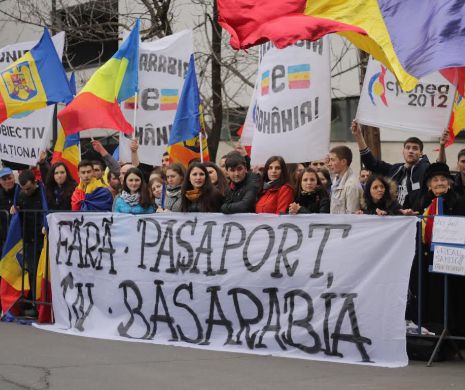 PROTEST. Moldovenii cer, la București, eliminarea pașapoartelor la trecerea frontierei cu România