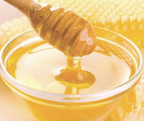 Trei teste care deosebesc mierea naturală de cea contrafăcută