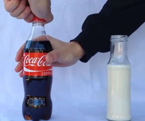 Un EXPERIMENT pe care îl poți face acasă. Ce se întâmplă când pui lapte într-o sticlă de cola | VIDEO