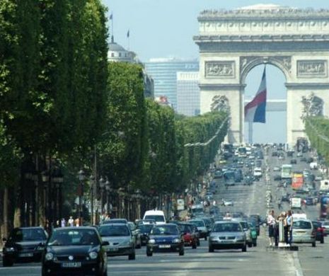 Autoritățile franceze reduc limita maximă de viteză din cauza poluării din zona Parisului