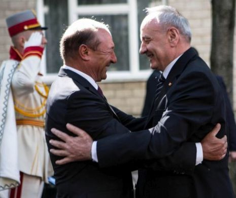Băsescu nu solicită, deocamdată, cetățenie moldovenească