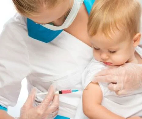 CAMPANIA „MEDICUL DE GARDĂ”. Ce spun medicii români despre imunizarea cu Rotarix. EVZ „a băgat” în laborator vaccinul care a ucis doi bebeluși în Franța