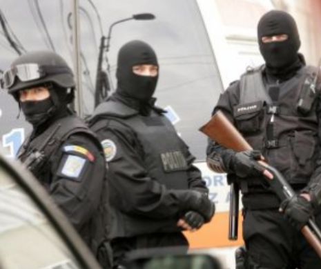 Cinci tineri din Iași, săltați de DIICOT, după ce au spart zeci de conturi
