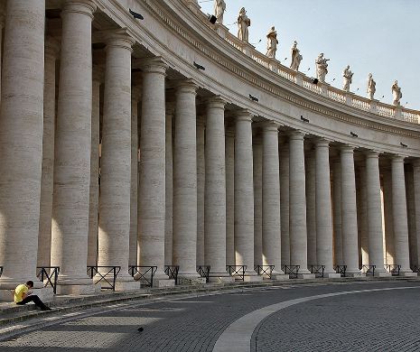 Coloanele de la Vatican vor fi tratate pentru a le proteja de desenele graffiti