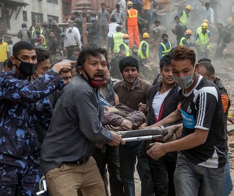 CUTREMUR NEPAL. Bilanţul victimelor este de aproape 5.500 de morţi