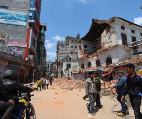 Cutremurul din Nepal a fost urmat de 100 de replici. Bilanțul ar putea ajunge la 10.000 de morți