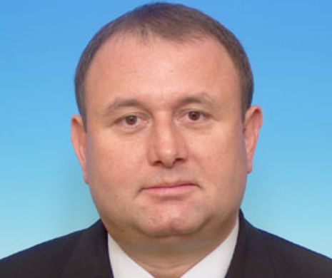 Deputatul PSD Ion Mocioalcă, rănit după ce maşina în care se afla a intrat într-un stâlp, la Reşiţa