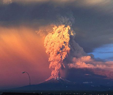 Erupţia VULCANULUI Calbuco a fost surprinsă, întâmplător, de un turist. Cum arată o explozie TERIBILĂ | VIDEO