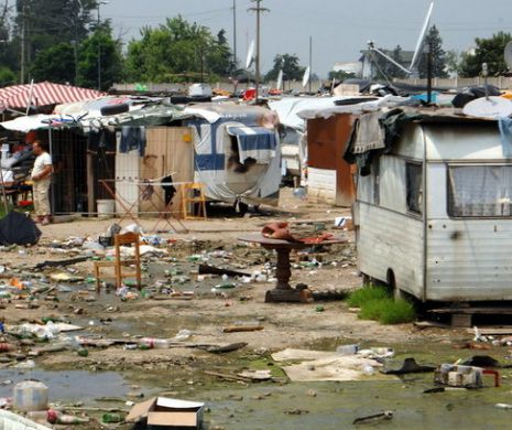 Franţa se apără în faţa ONU pentru EVACUAREA „taberelor ilegale” de rromi