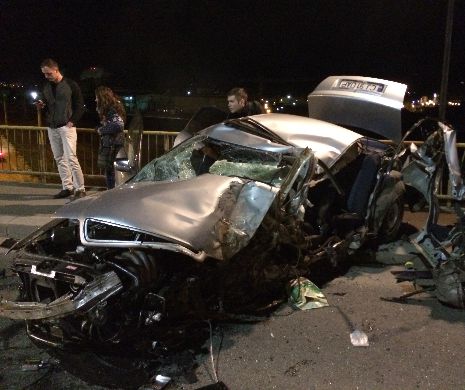 GRAV accident de circulație în Cluj Napoca. Un vitezoman de 24 de ani sa intrat frontal într-un STÂLP