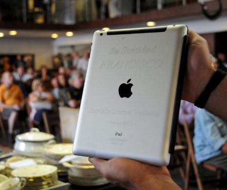 iPadul papei Francisc, vândut contra unei sume fabuloase