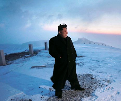 Kim Jong-un s-a CĂȚĂRAT pe cel mai ÎNALT munte din Coreea și a TÂRÂT toată ARMATA după el