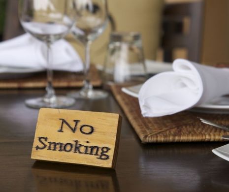 "Mâncărurile consumate la birou şi mirosul de ţigară" Cele mai proaste obiceiuri la birou